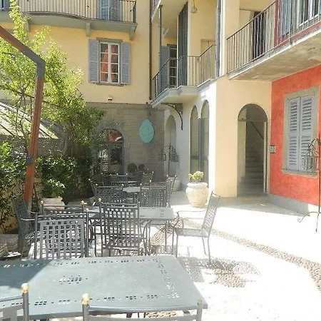 Alojamento de Acomodação e Pequeno-almoço Le Grazie 3*